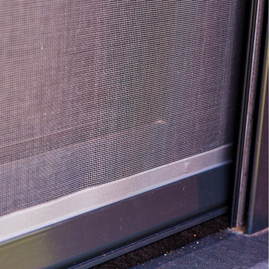 Moustiquaire enroulable verticale fenêtre en alu marron - Moustikit
